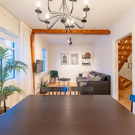 Day Dream Central Akureyri Three Bedroom Apt Exterior photo