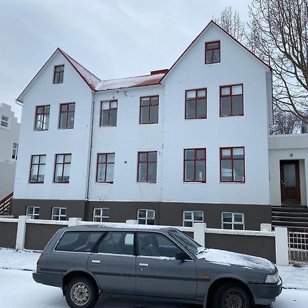 Day Dream Central Akureyri Three Bedroom Apt Exterior photo