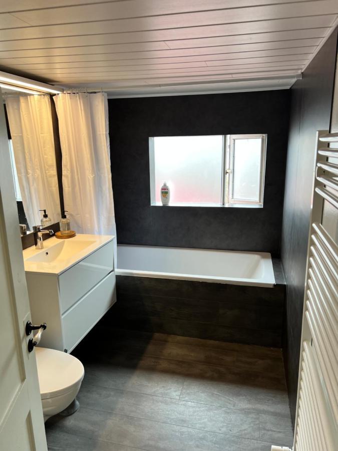 Day Dream Central Akureyri Three Bedroom Apt Exterior photo