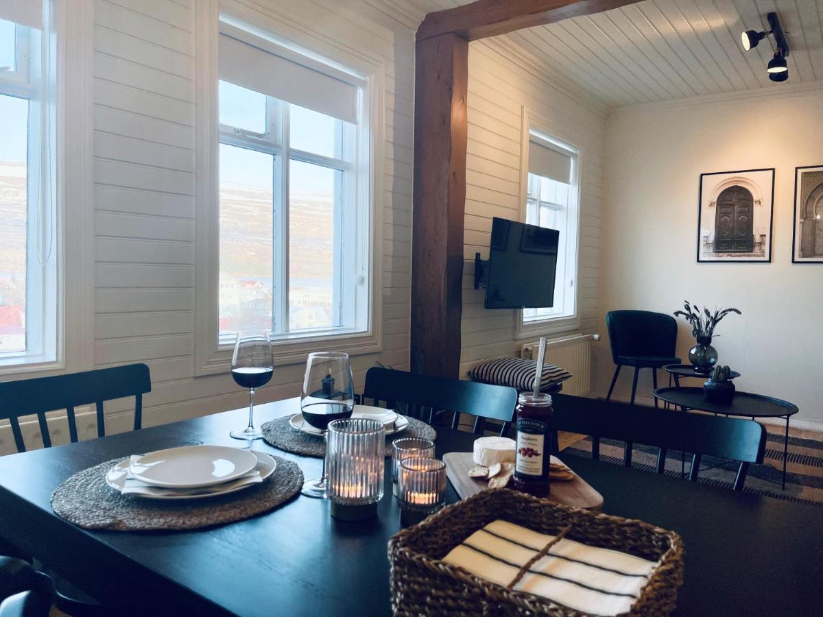 Day Dream Central Akureyri Three Bedroom Apt Exterior photo