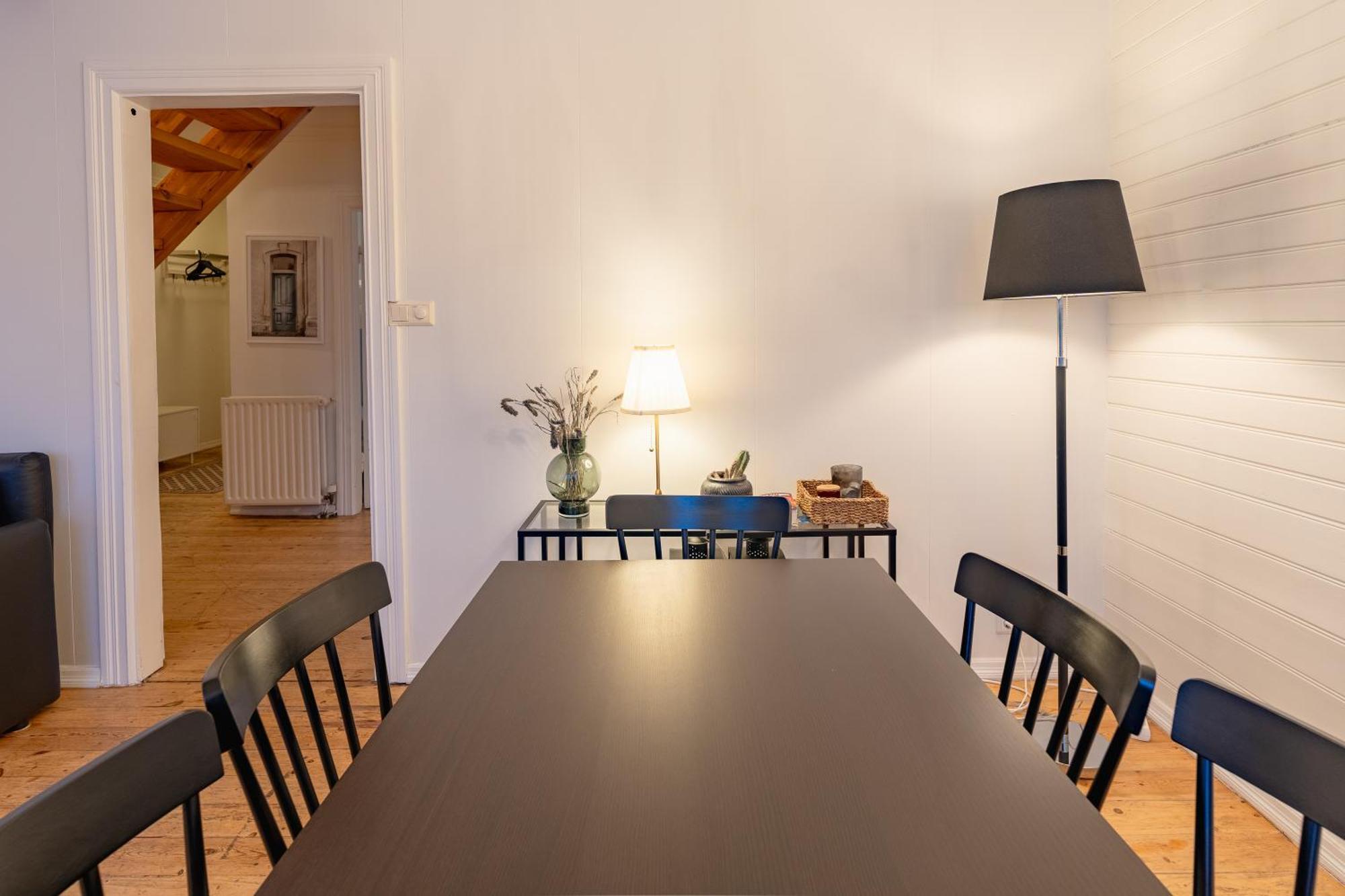 Day Dream Central Akureyri Three Bedroom Apt Exterior photo