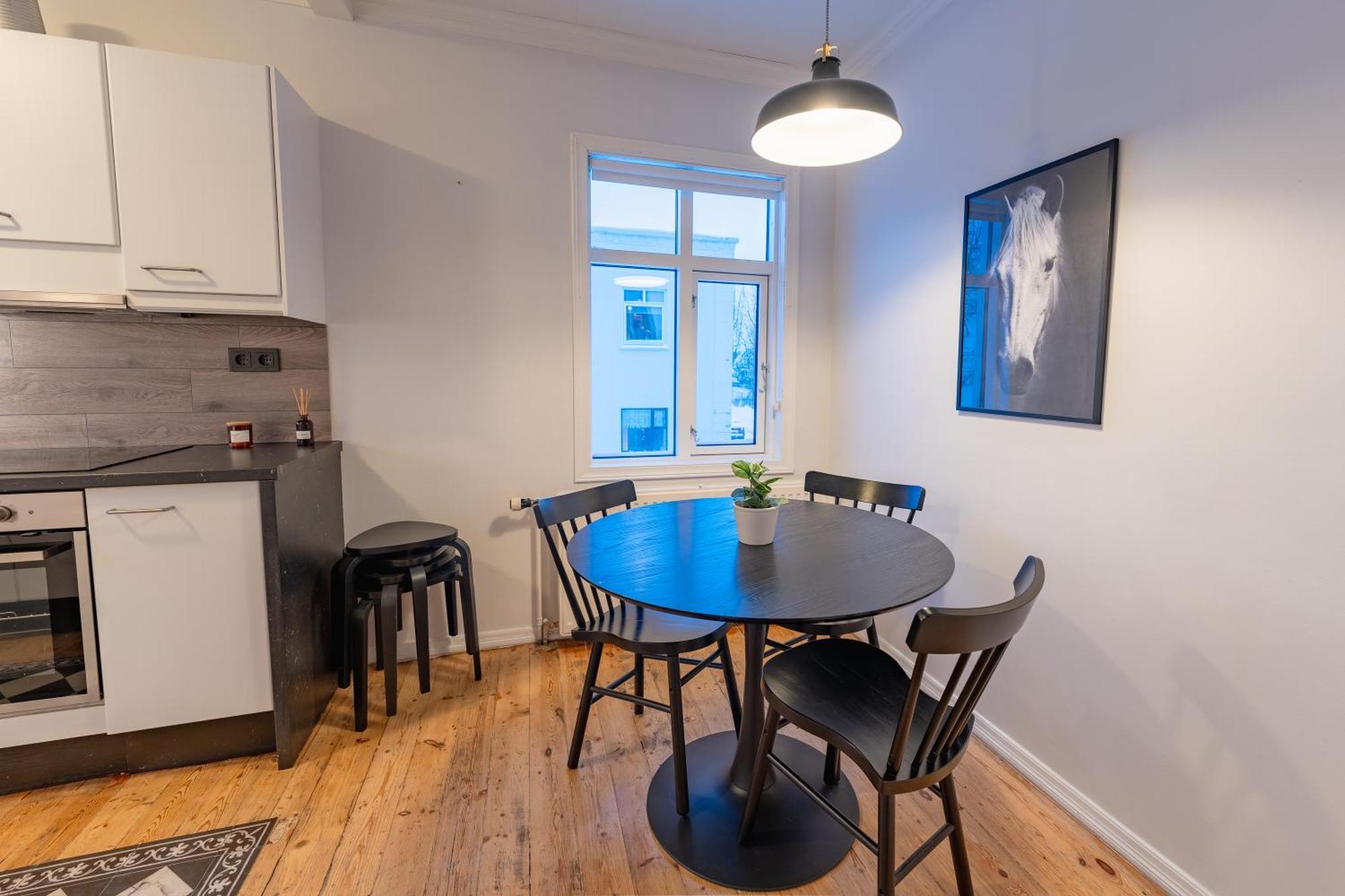 Day Dream Central Akureyri Three Bedroom Apt Exterior photo