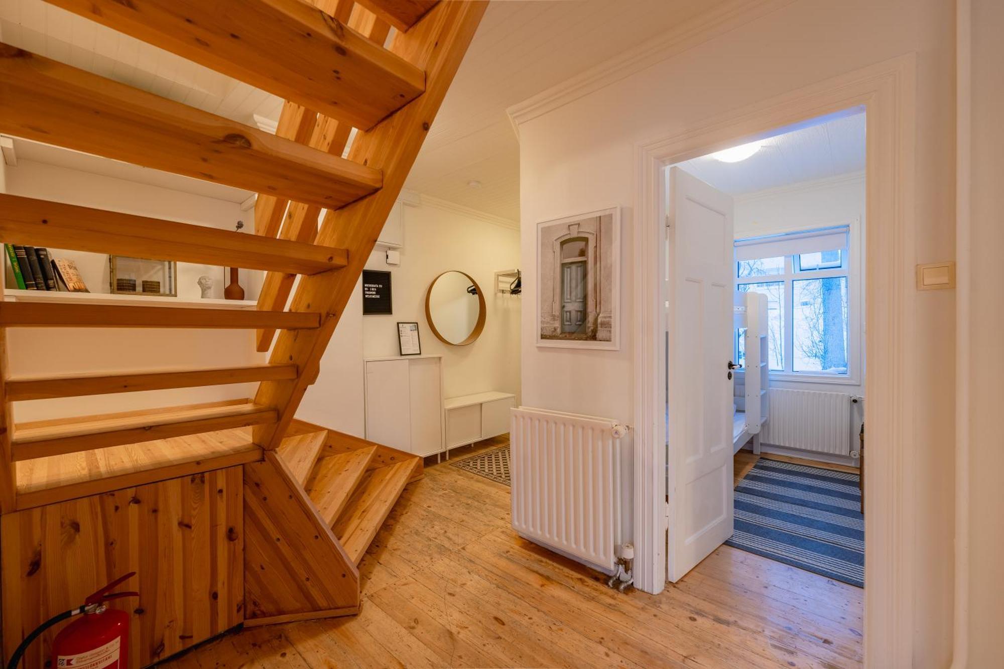 Day Dream Central Akureyri Three Bedroom Apt Exterior photo