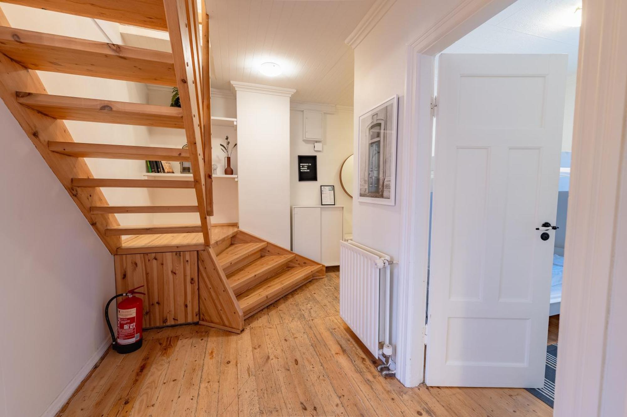 Day Dream Central Akureyri Three Bedroom Apt Exterior photo