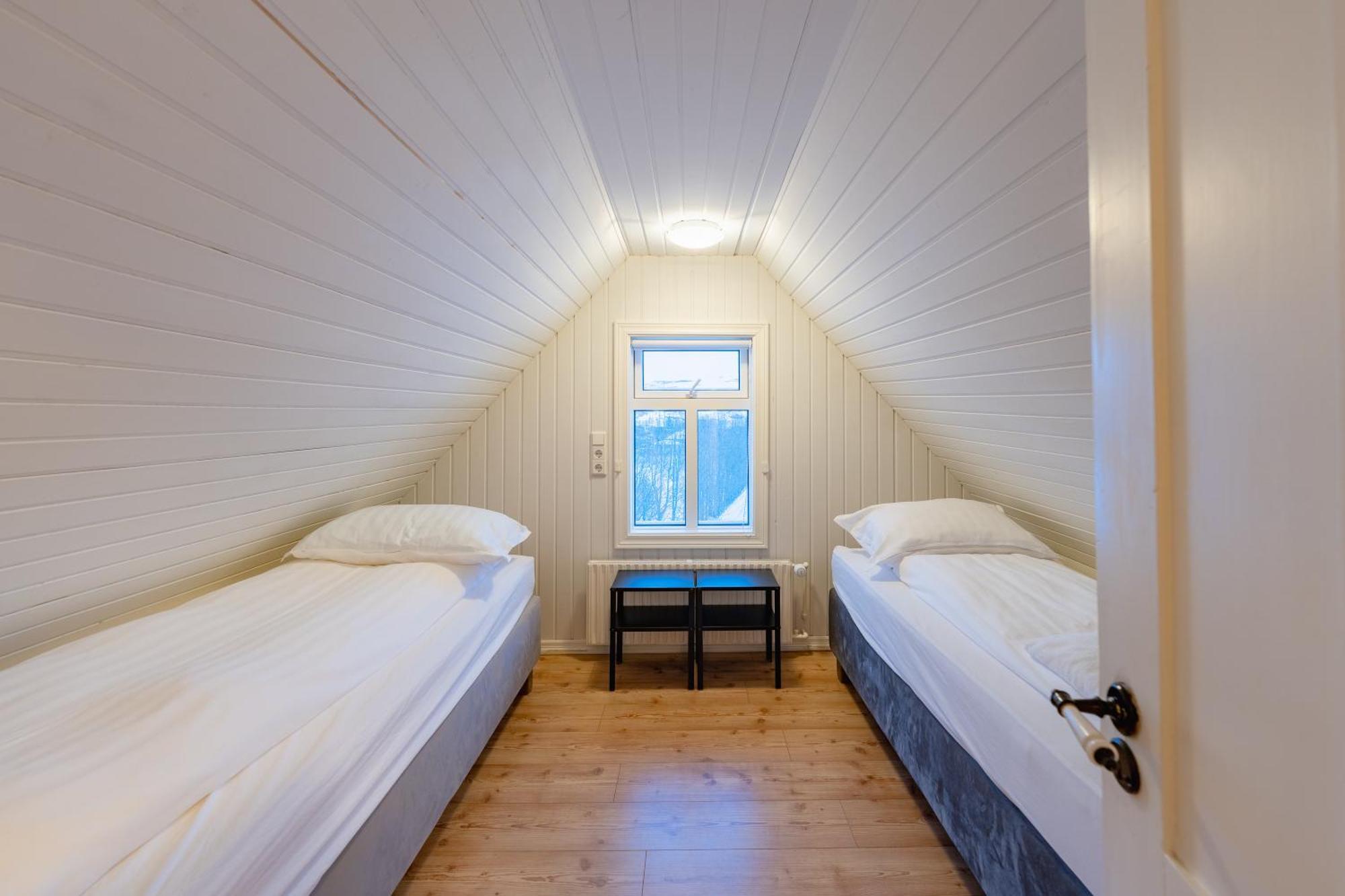 Day Dream Central Akureyri Three Bedroom Apt Exterior photo