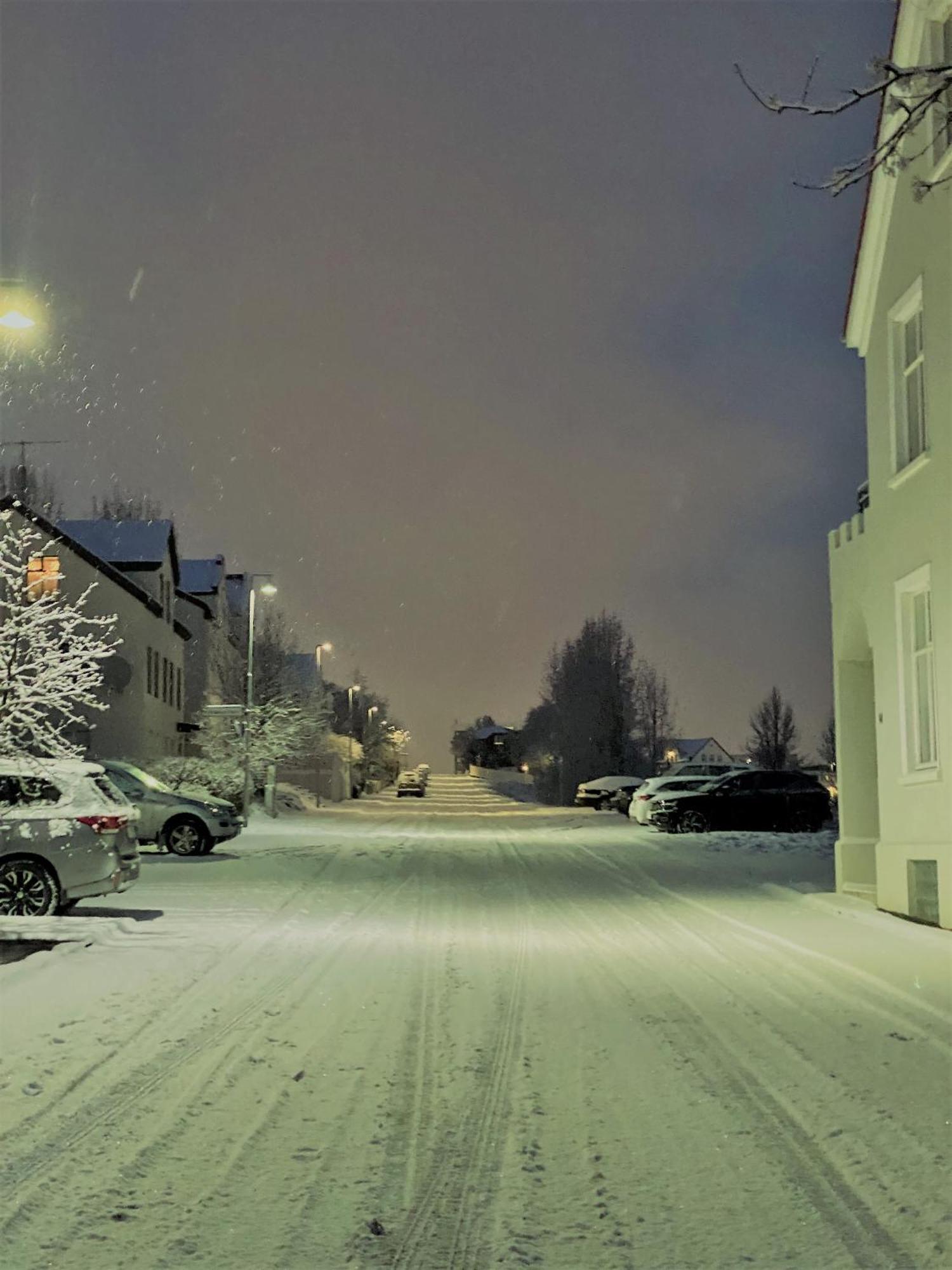 Day Dream Central Akureyri Three Bedroom Apt Exterior photo
